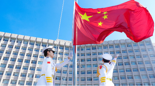 【116周年校庆】我校举行纪念中国高等航海教育暨大连海事大学建校116周年升旗仪式